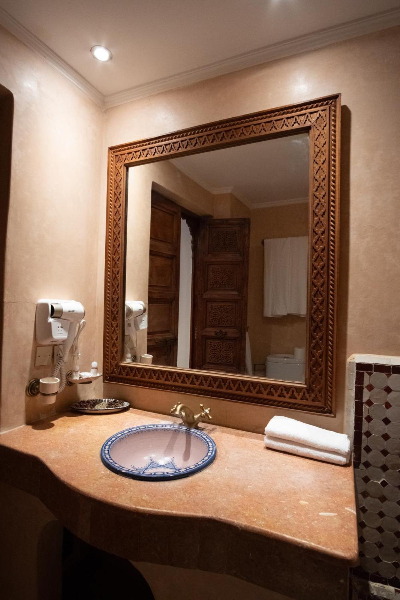 Riad Dar Laura Фес Экстерьер фото